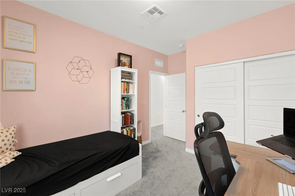 25 Barbara, Las Vegas, NV 89183