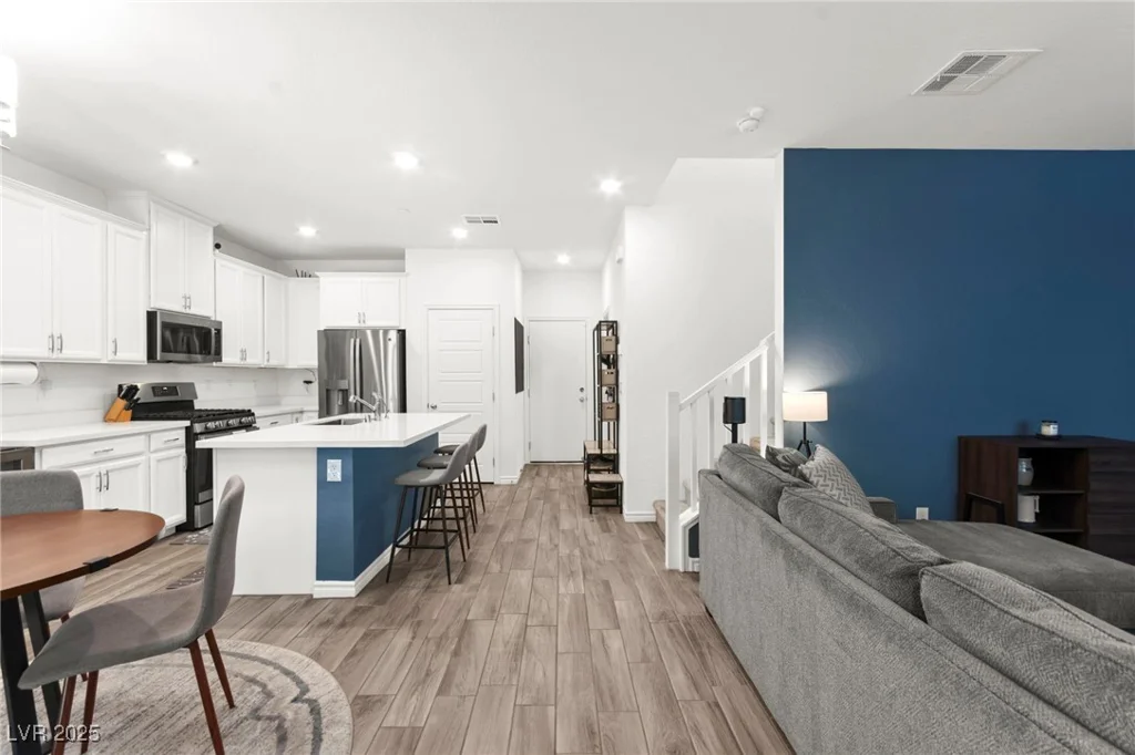 25 Barbara, Las Vegas, NV 89183