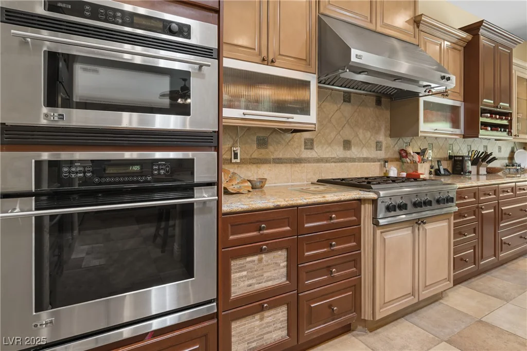 7206 Laramie, Las Vegas, NV 89113