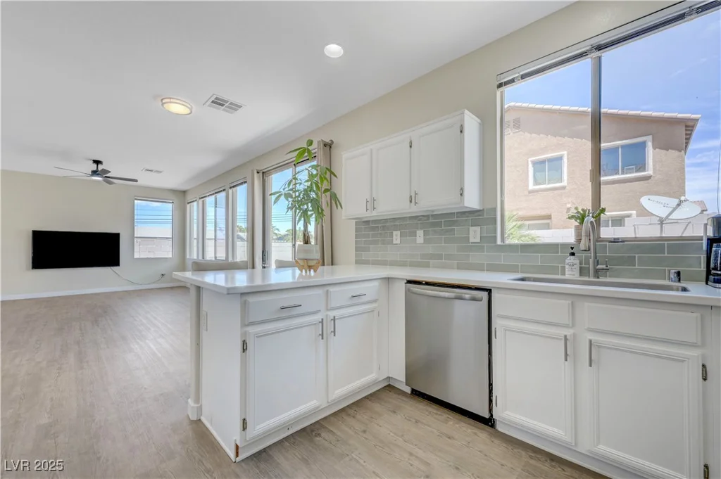 1952 Hammer, North Las Vegas, NV 89031