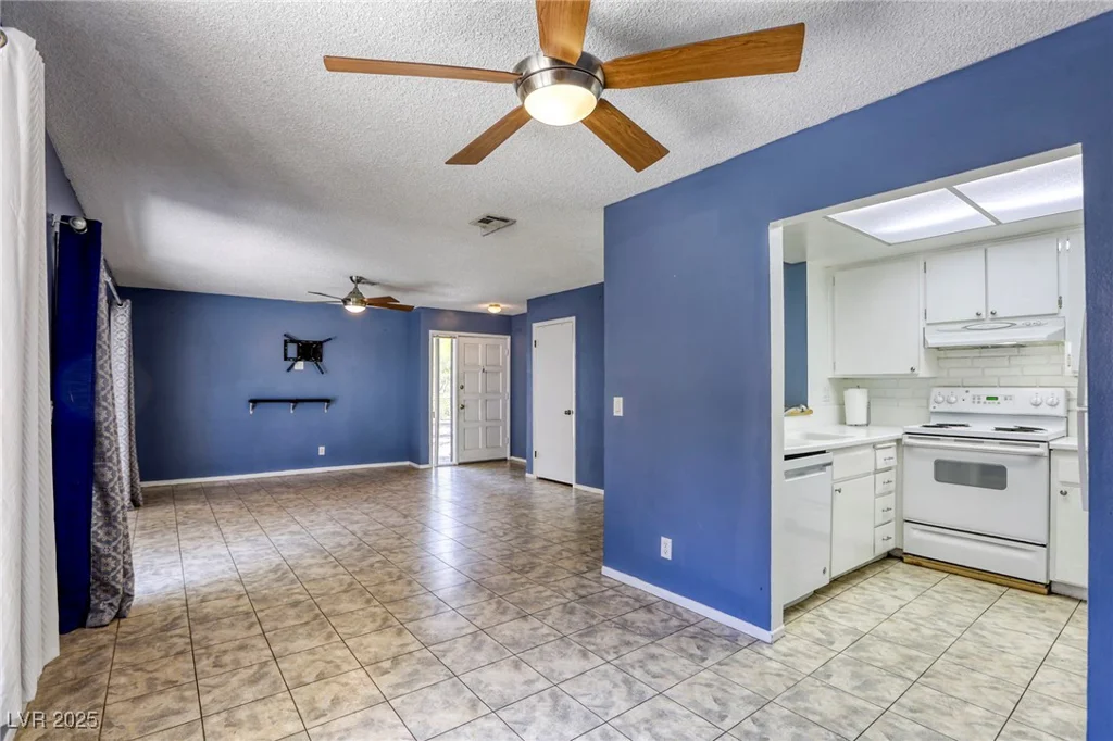 2349 Wooster, Las Vegas, NV 89108