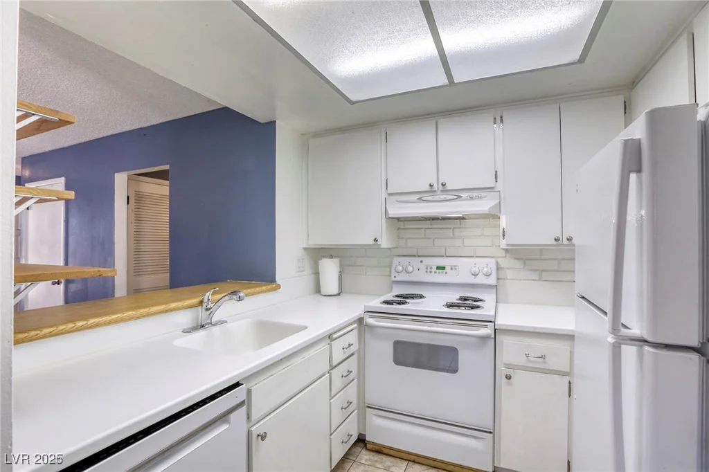 2349 Wooster, Las Vegas, NV 89108