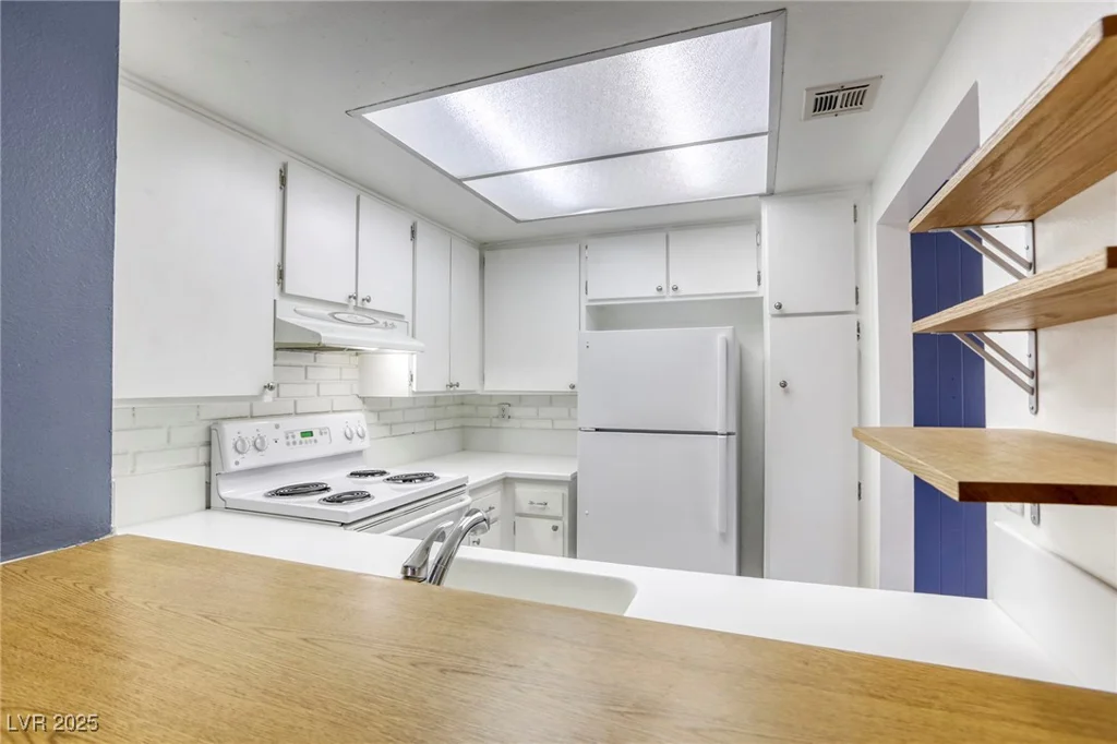 2349 Wooster, Las Vegas, NV 89108