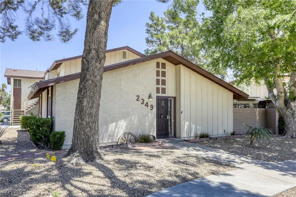 2349 Wooster, Las Vegas, NV 89108