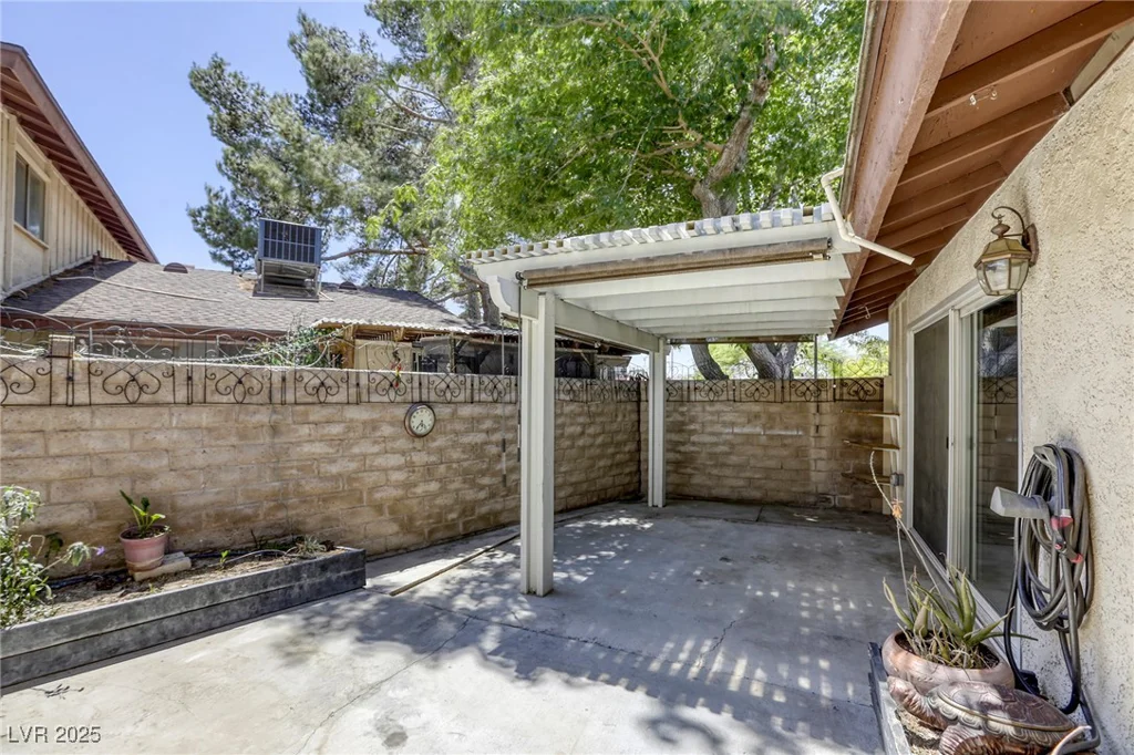 2349 Wooster, Las Vegas, NV 89108