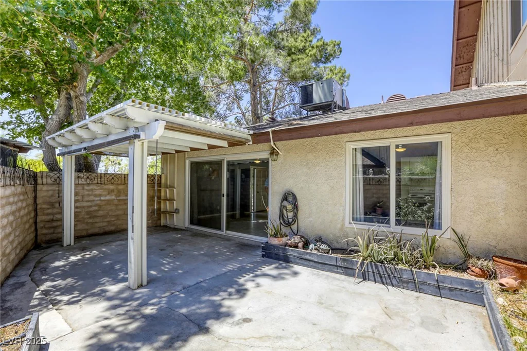2349 Wooster, Las Vegas, NV 89108