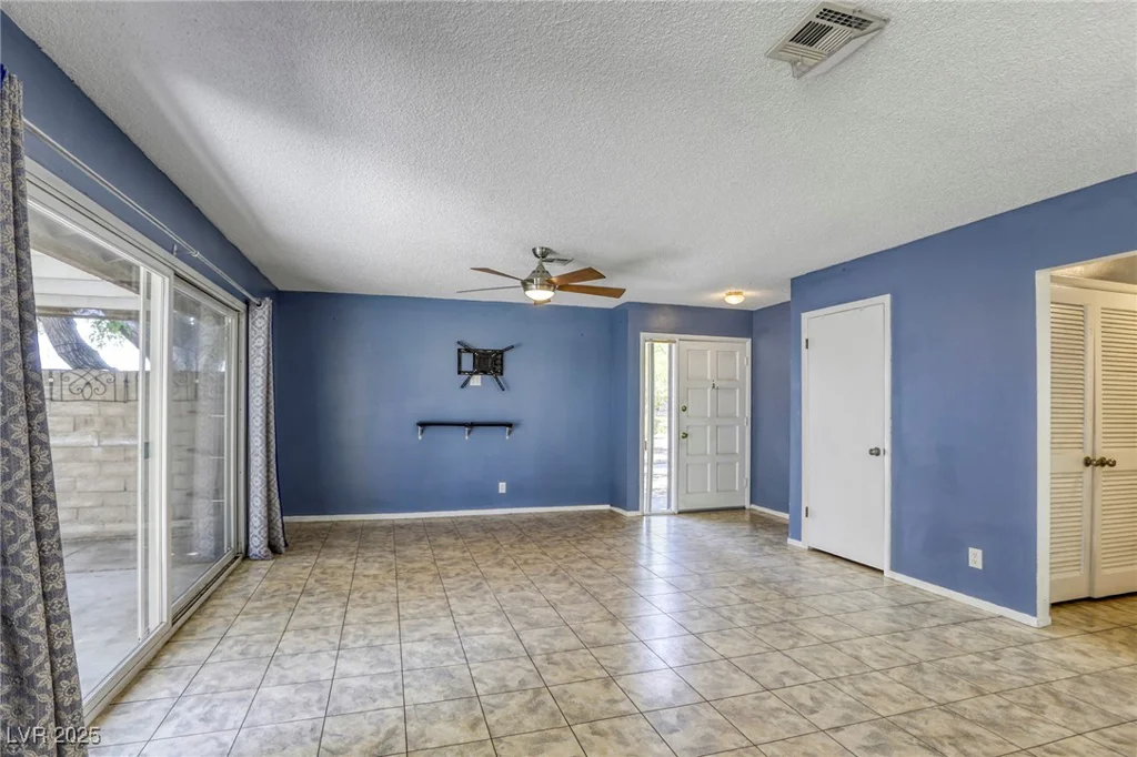 2349 Wooster, Las Vegas, NV 89108