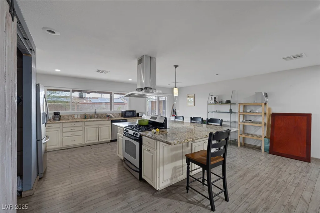 603 Palmhurst, Las Vegas, NV 89145