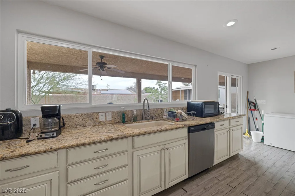 603 Palmhurst, Las Vegas, NV 89145