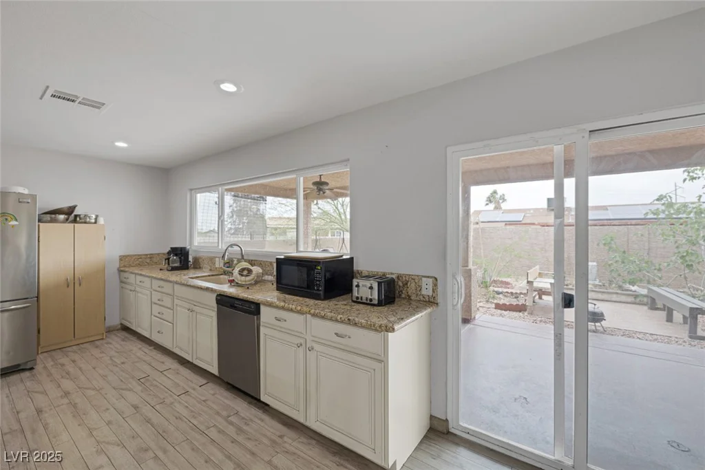 603 Palmhurst, Las Vegas, NV 89145