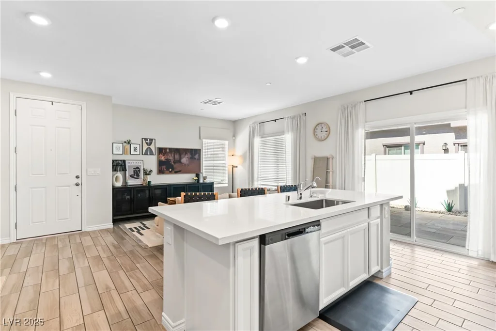 7350 Decatur, Las Vegas, NV 89131