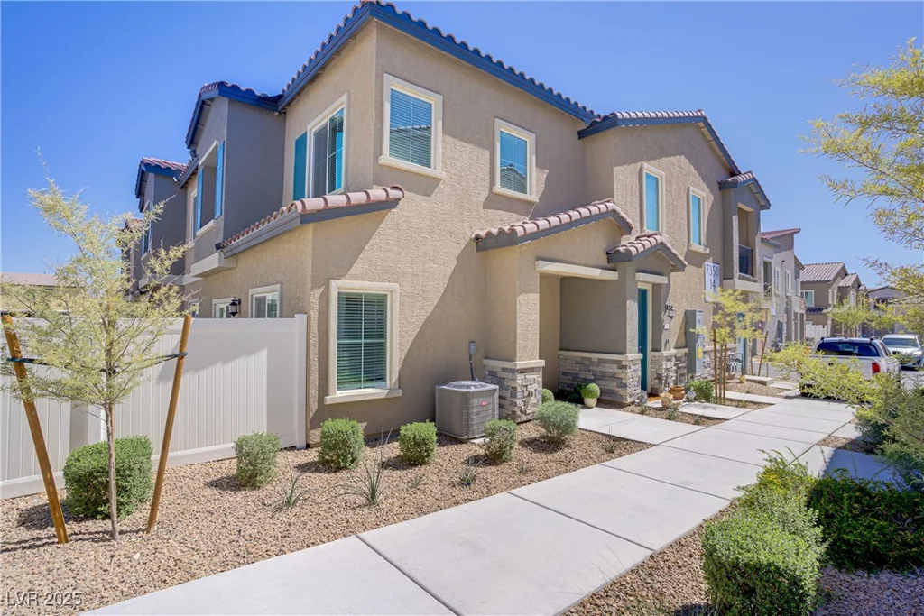 7350 Decatur, Las Vegas, NV 89131