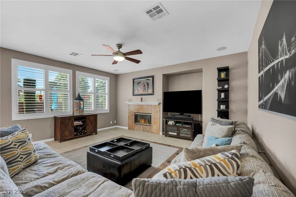 6423 Grayback, North Las Vegas, NV 89084
