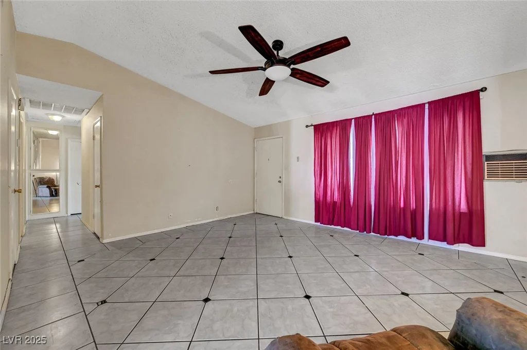 4067 Colorado, Las Vegas, NV 89104