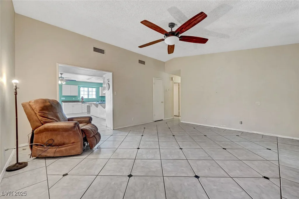 4067 Colorado, Las Vegas, NV 89104