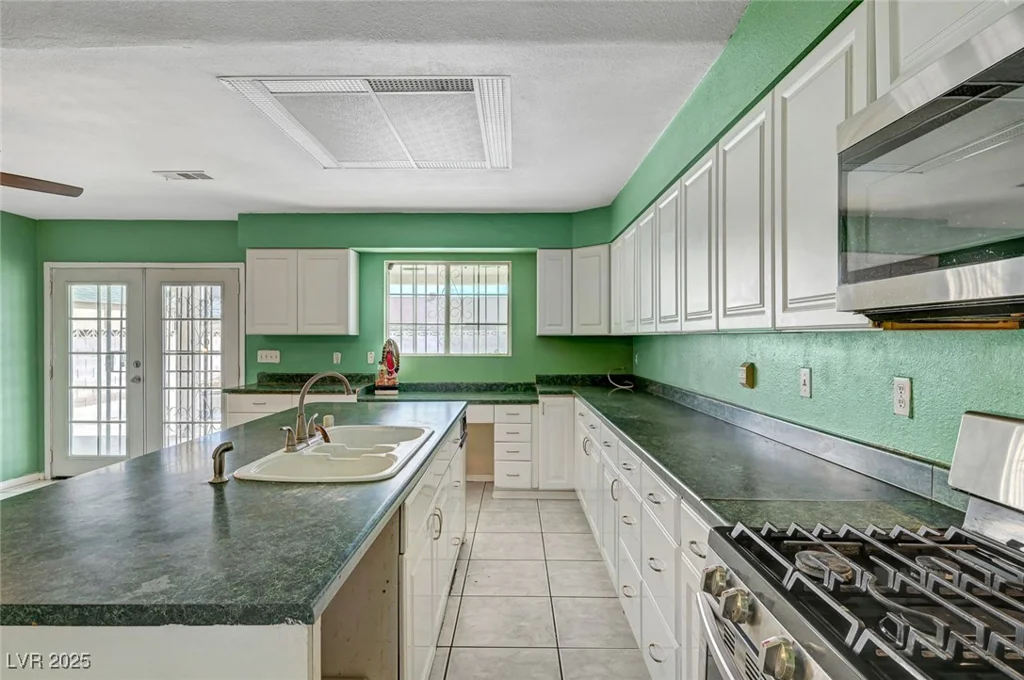 4067 Colorado, Las Vegas, NV 89104