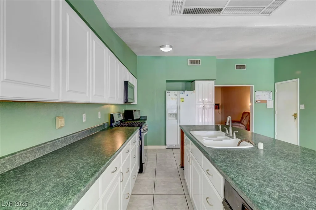 4067 Colorado, Las Vegas, NV 89104