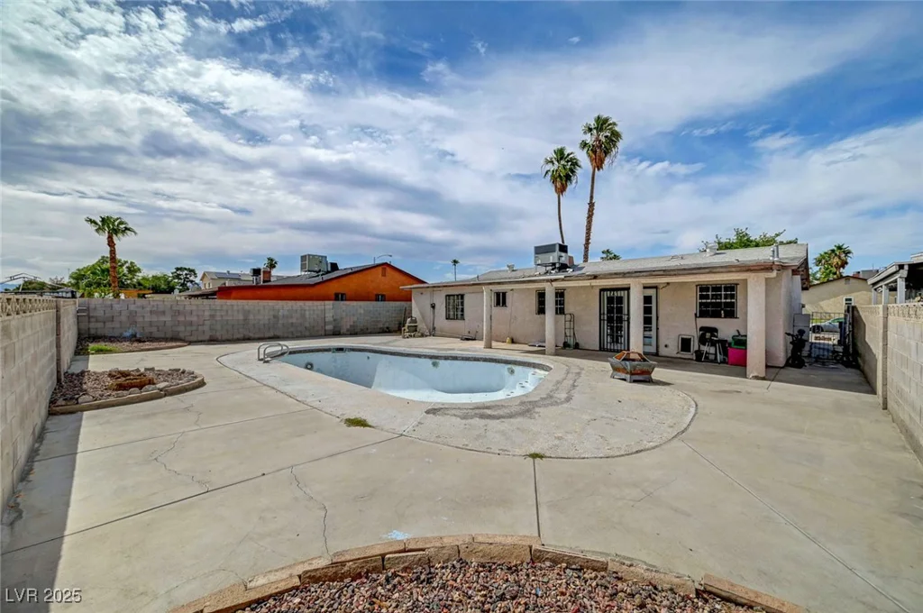 4067 Colorado, Las Vegas, NV 89104