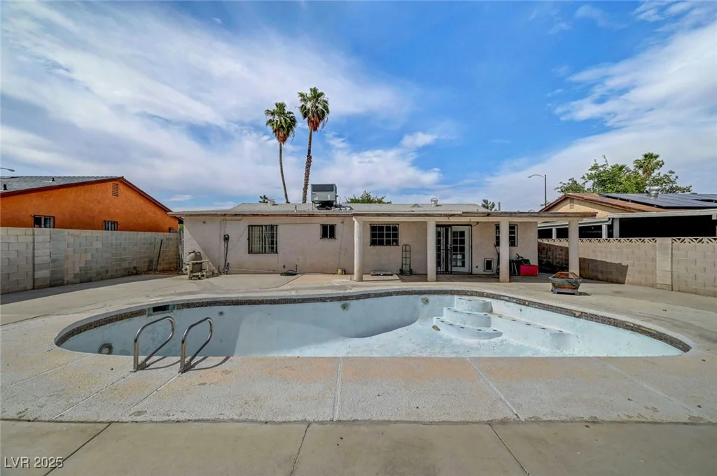 4067 Colorado, Las Vegas, NV 89104