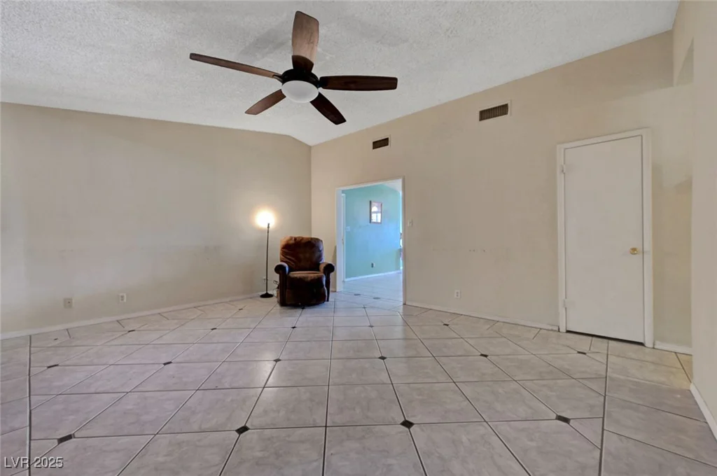 4067 Colorado, Las Vegas, NV 89104