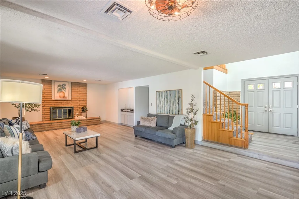 4475 Harmony, Las Vegas, NV 89121