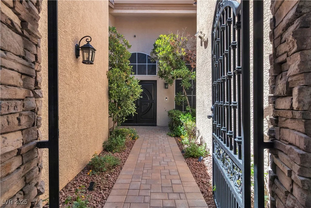 4196 Balmoral Castle, Las Vegas, NV 89141