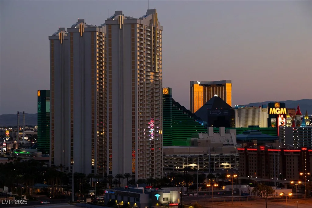 211 FLAMINGO, Las Vegas, NV 89169