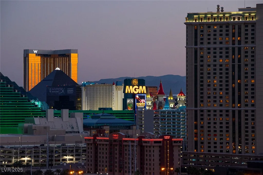 211 FLAMINGO, Las Vegas, NV 89169