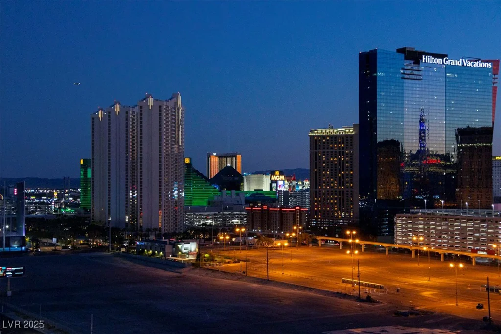 211 FLAMINGO, Las Vegas, NV 89169