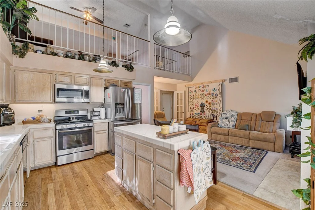 7109 Deepriver, Las Vegas, NV 89129