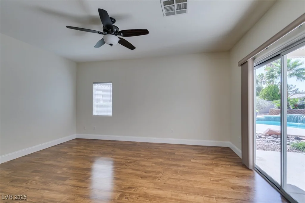 1274 Doggett, Las Vegas, NV 89123