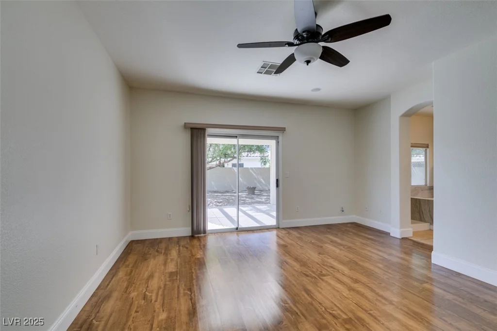 1274 Doggett, Las Vegas, NV 89123