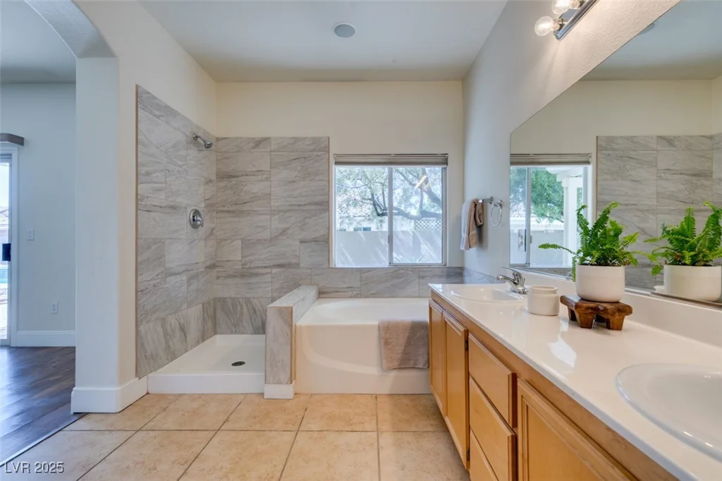 1274 Doggett, Las Vegas, NV 89123