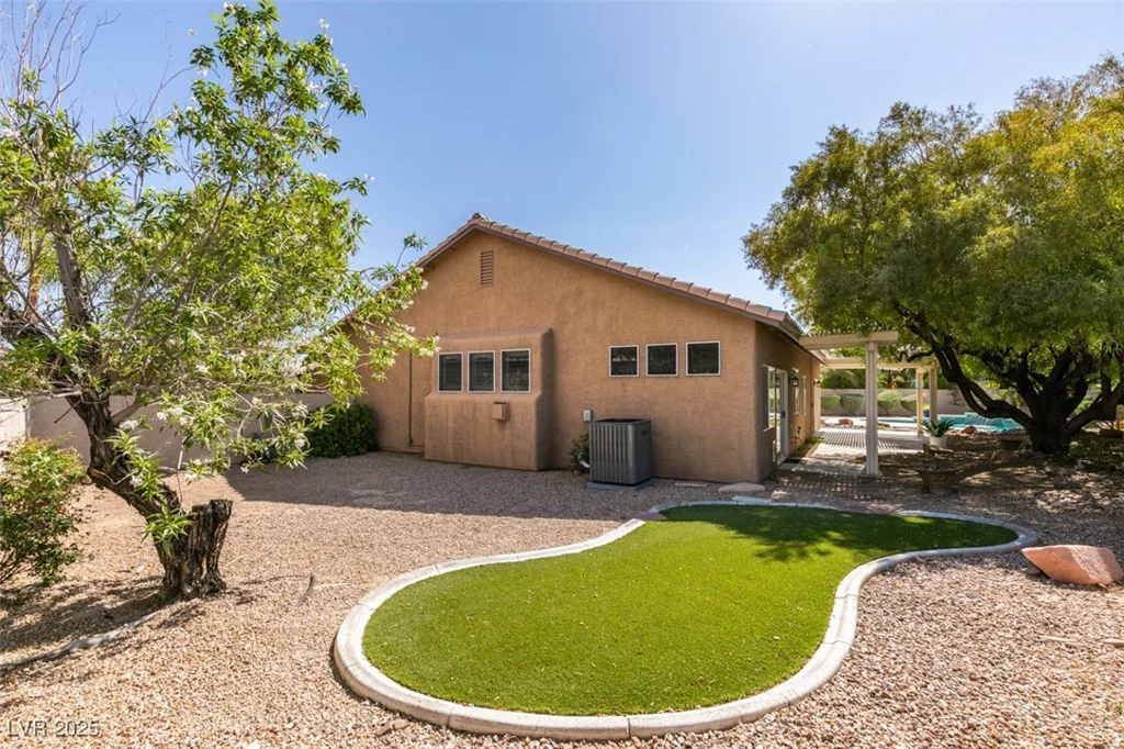 1274 Doggett, Las Vegas, NV 89123