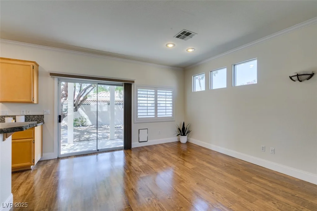 1274 Doggett, Las Vegas, NV 89123