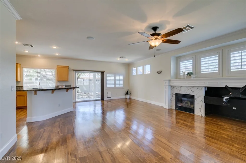 1274 Doggett, Las Vegas, NV 89123