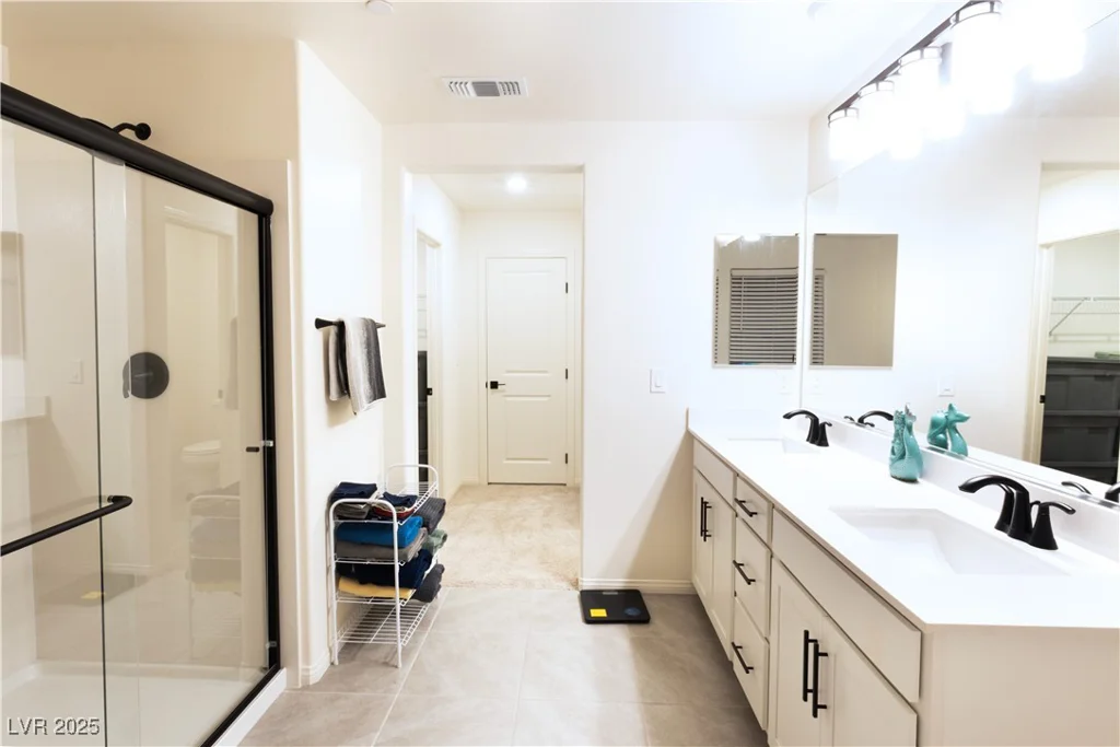 10021 Locking Biner, Las Vegas, NV 89166
