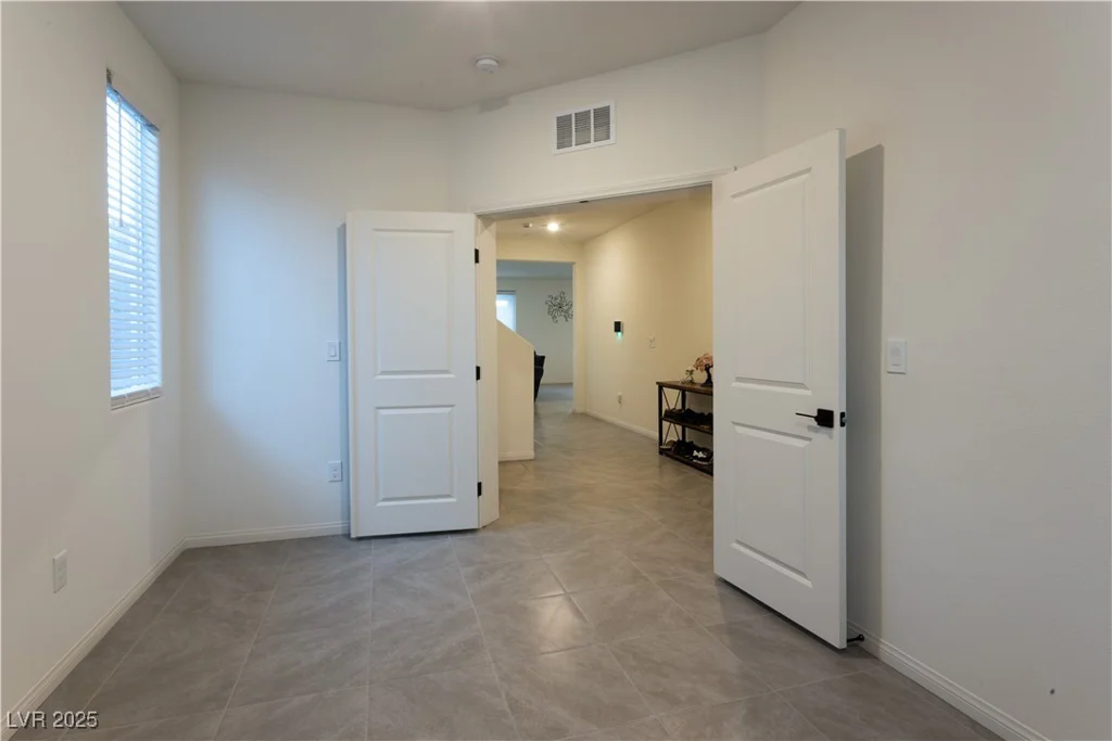 10021 Locking Biner, Las Vegas, NV 89166