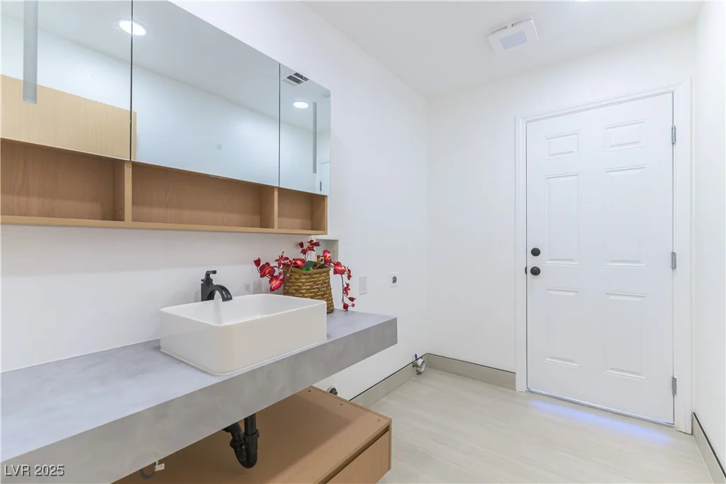 9937 Whalers Landing, Las Vegas, NV 89117