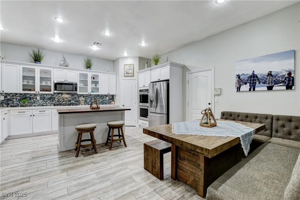9349 Olympia Falls, Las Vegas, NV 89149
