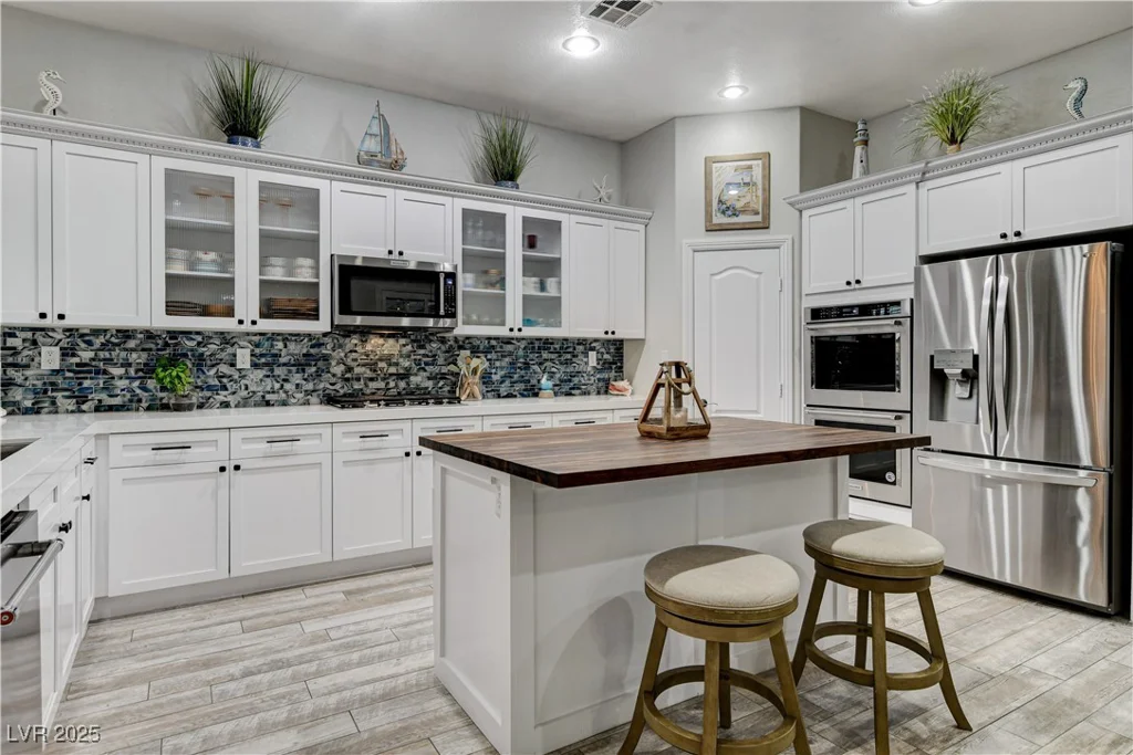 9349 Olympia Falls, Las Vegas, NV 89149