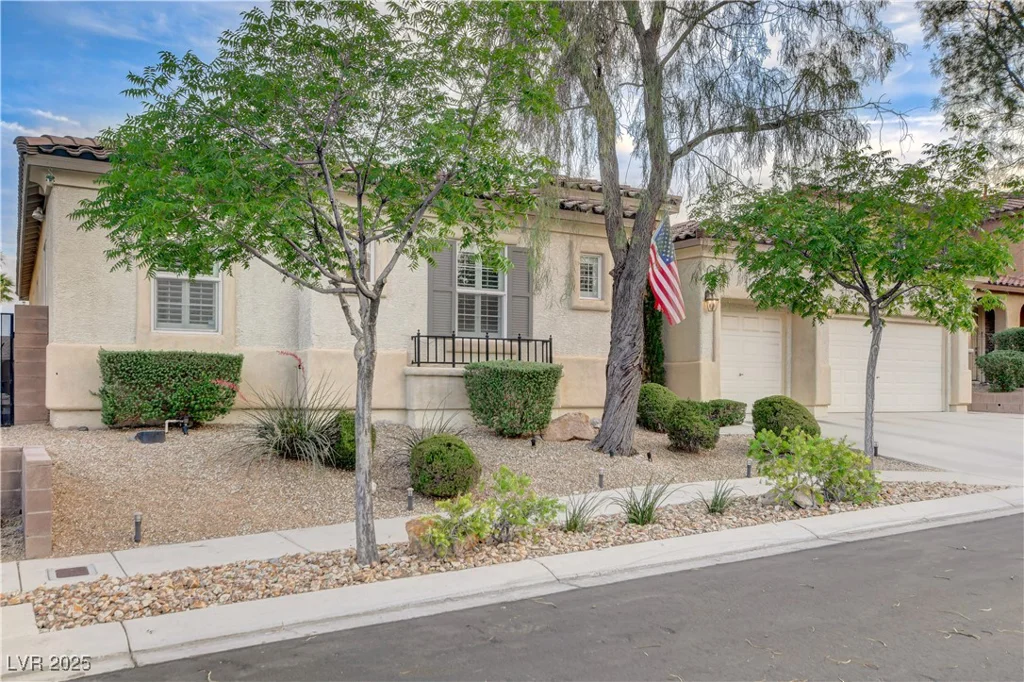 9349 Olympia Falls, Las Vegas, NV 89149