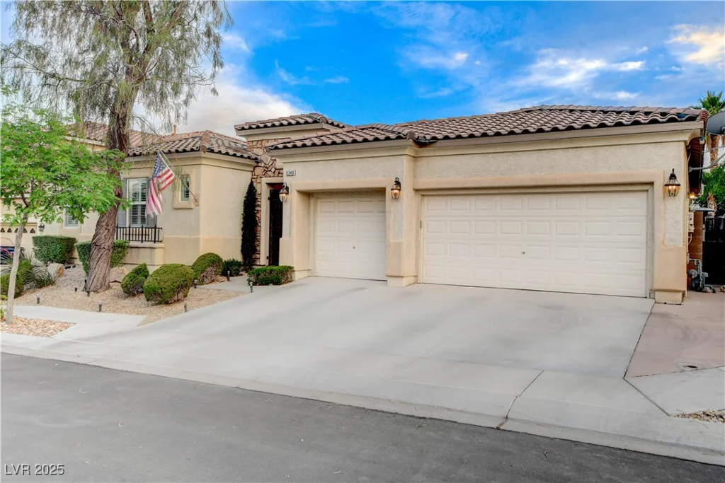 9349 Olympia Falls, Las Vegas, NV 89149