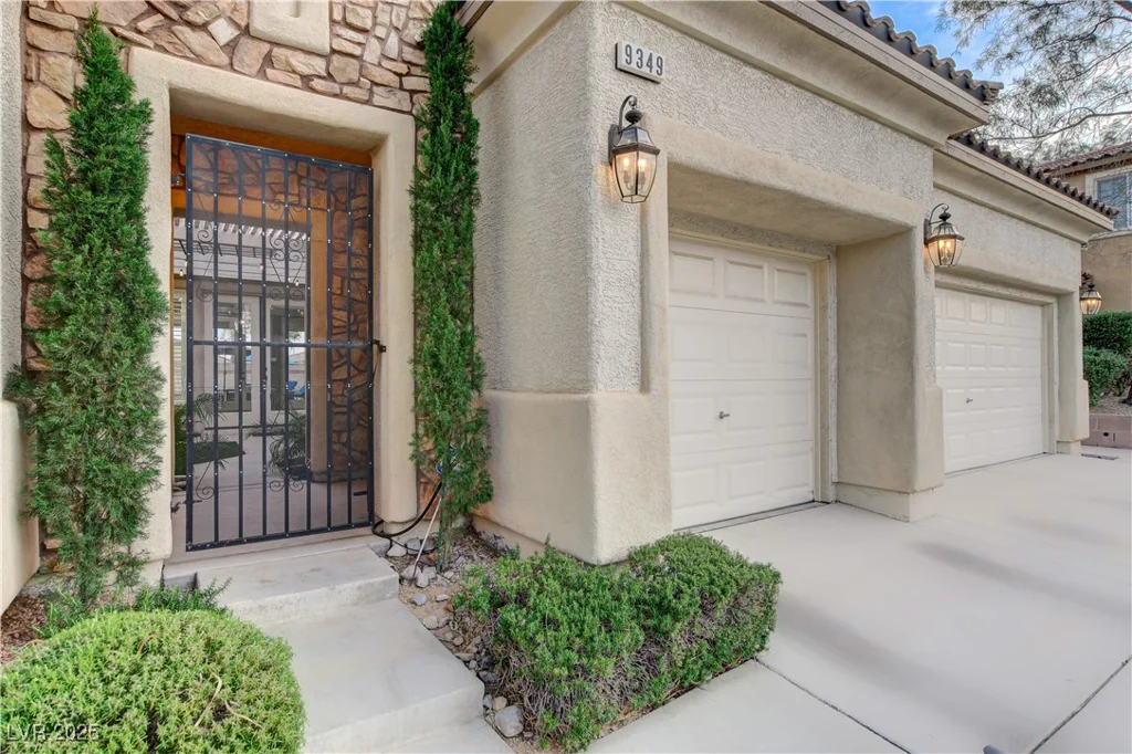 9349 Olympia Falls, Las Vegas, NV 89149