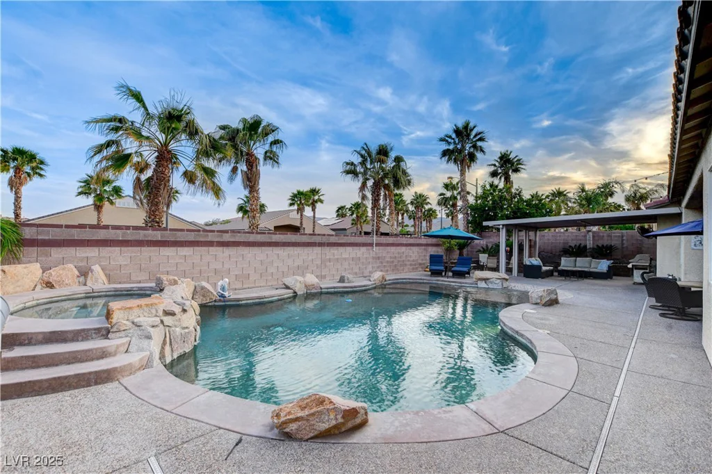 9349 Olympia Falls, Las Vegas, NV 89149
