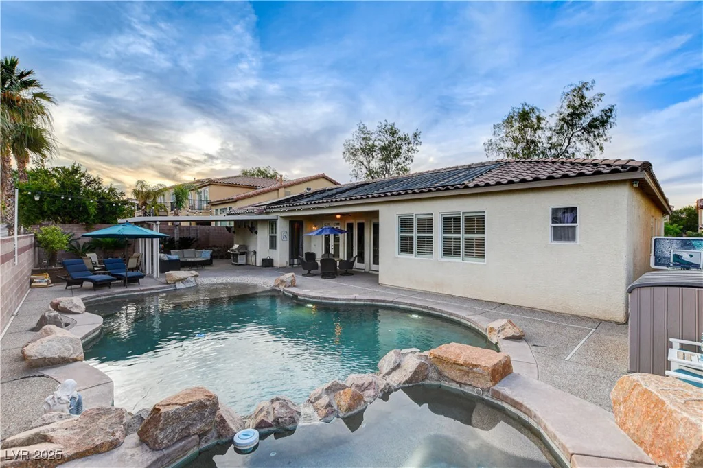 9349 Olympia Falls, Las Vegas, NV 89149