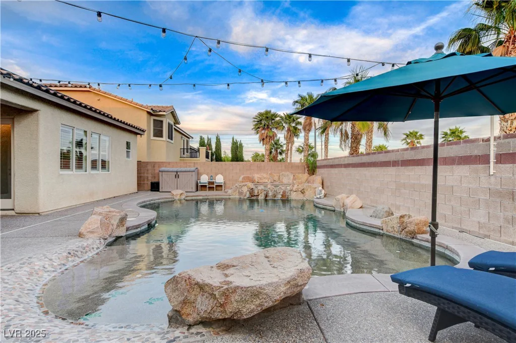 9349 Olympia Falls, Las Vegas, NV 89149