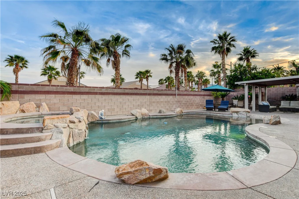 9349 Olympia Falls, Las Vegas, NV 89149