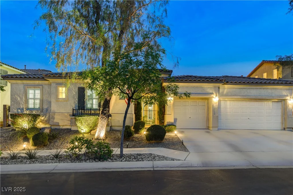 9349 Olympia Falls, Las Vegas, NV 89149