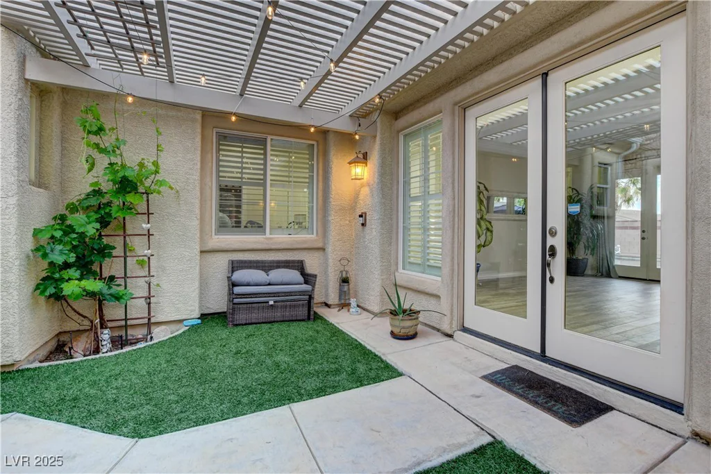 9349 Olympia Falls, Las Vegas, NV 89149